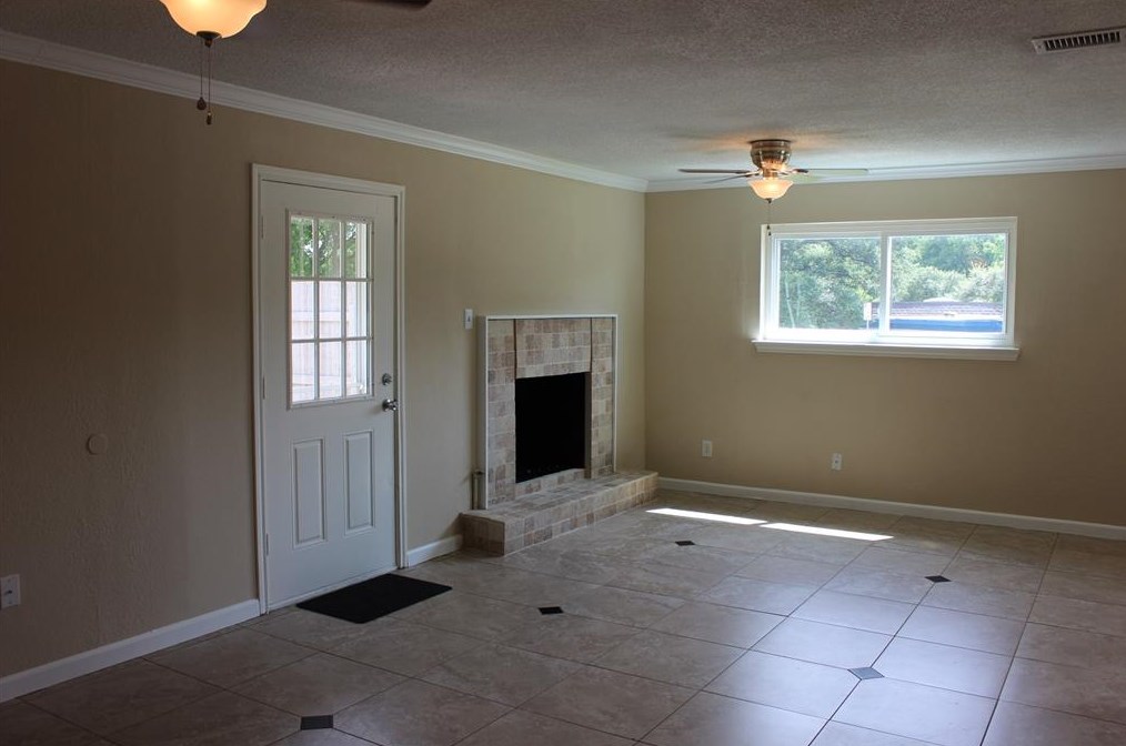 906 Edgefield Dr, Plano TX  75075-8702 exterior