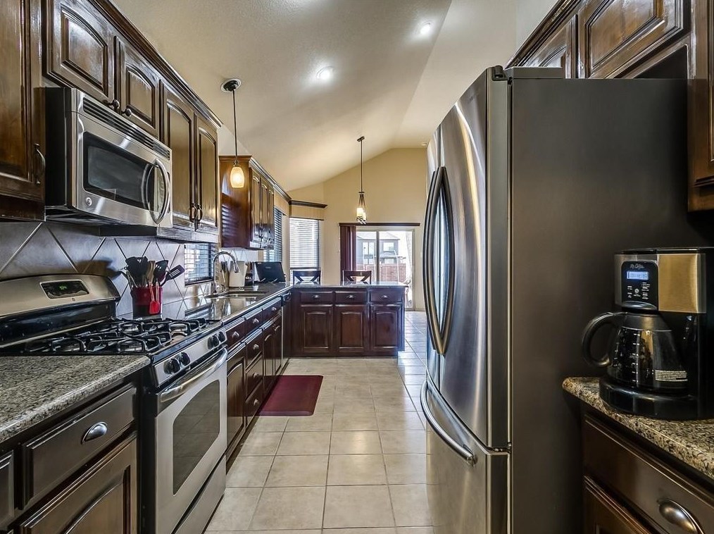 2264 Laurel Forest Dr, Fort Worth, TX 76177