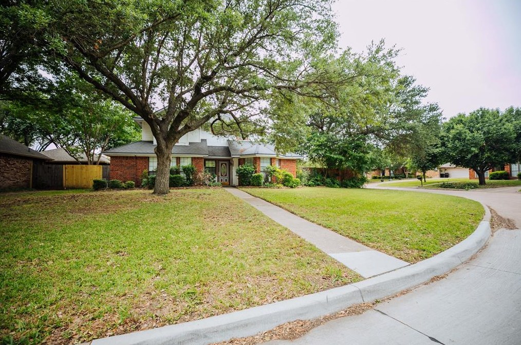 4121 Briar Hill Dr, Grand Prairie, TX 75052-4209
