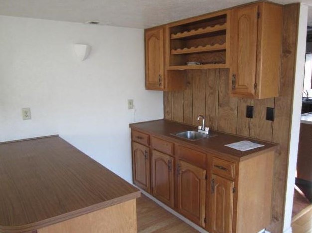2006 Burrows Trl, Grand Prairie TX  75052-1950 exterior
