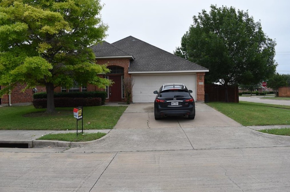 4728 Times St, Grand Prairie, TX 75052
