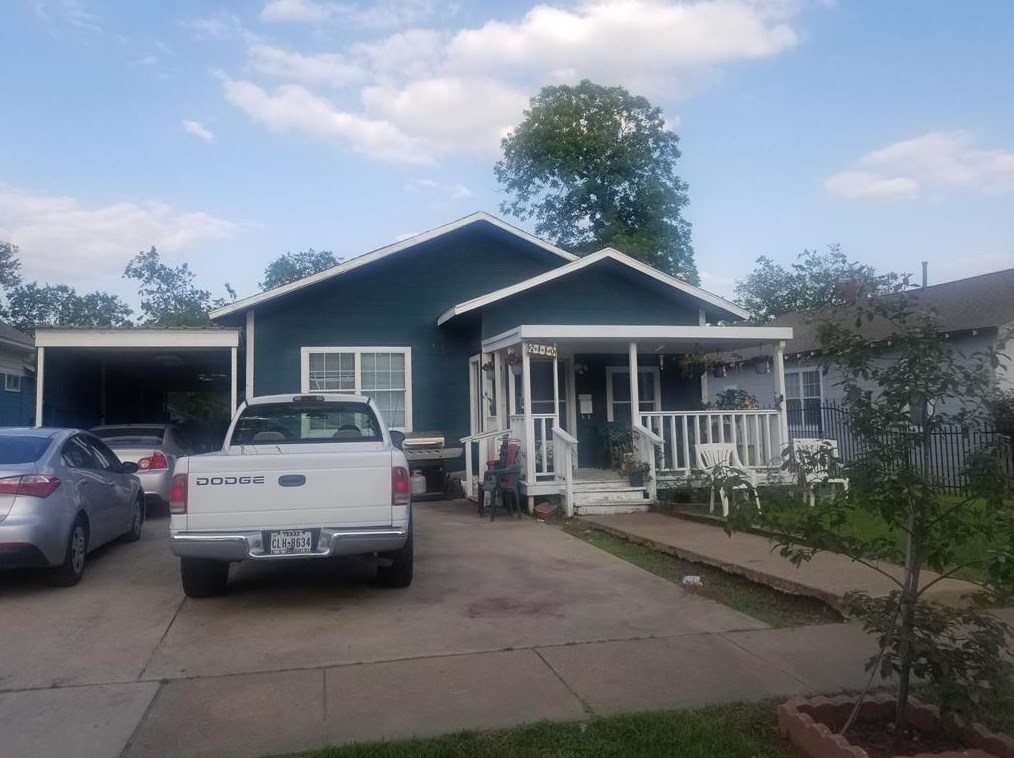 2110 Market Ave, Fort Worth TX  76164-7929 exterior