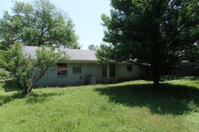 3425 Royal Crest Dr, Fort Worth TX  76140-2710 exterior