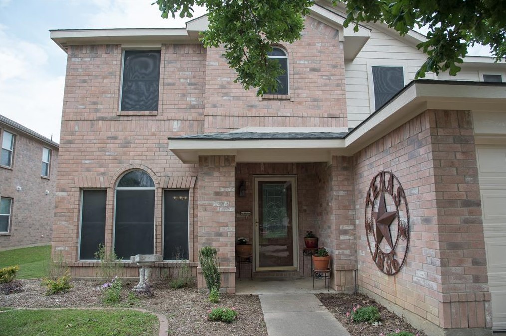 2132 La Salle Trl, Grand Prairie, TX 75052-2640