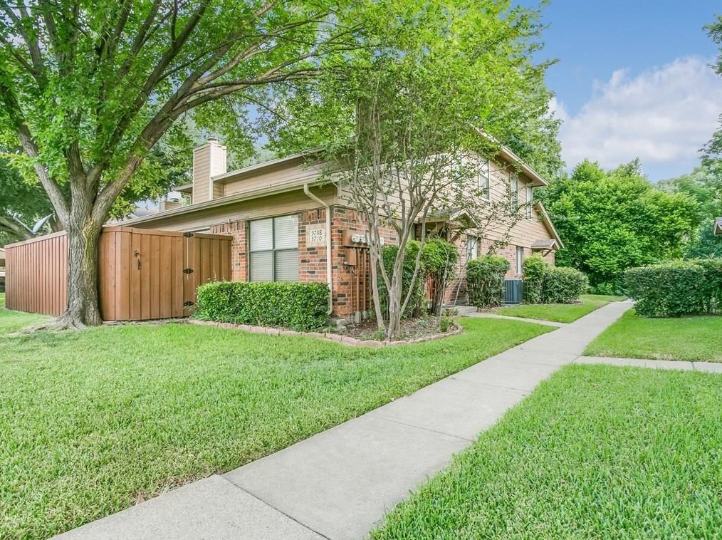 5710 Cedar Creek Dr, Fort Worth, TX 76109