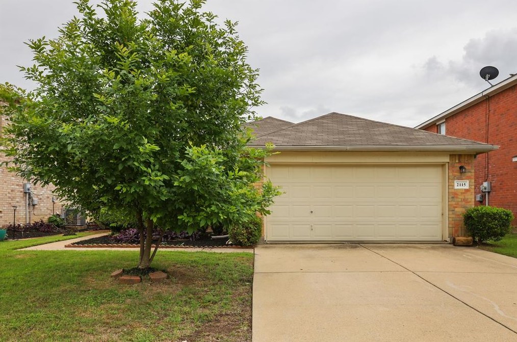 2115 Van Zandt Dr, Grand Prairie, TX 75052-2686