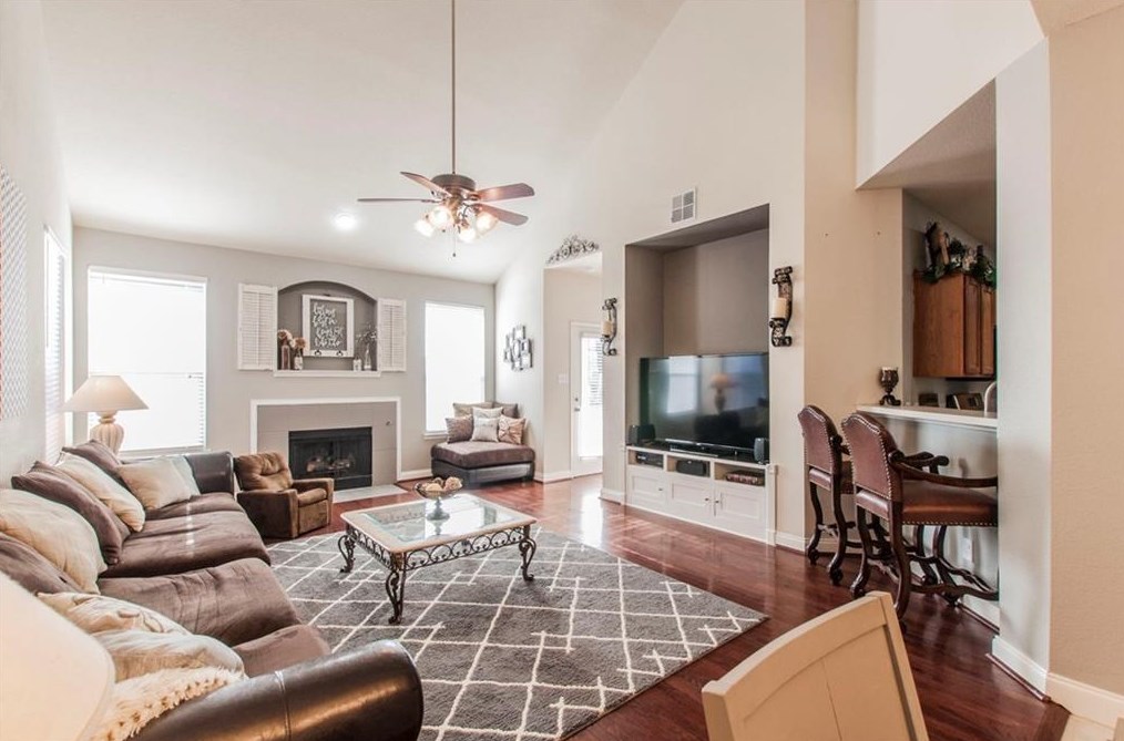 9801 Old Field Dr, Mckinney TX  75070-2814 exterior