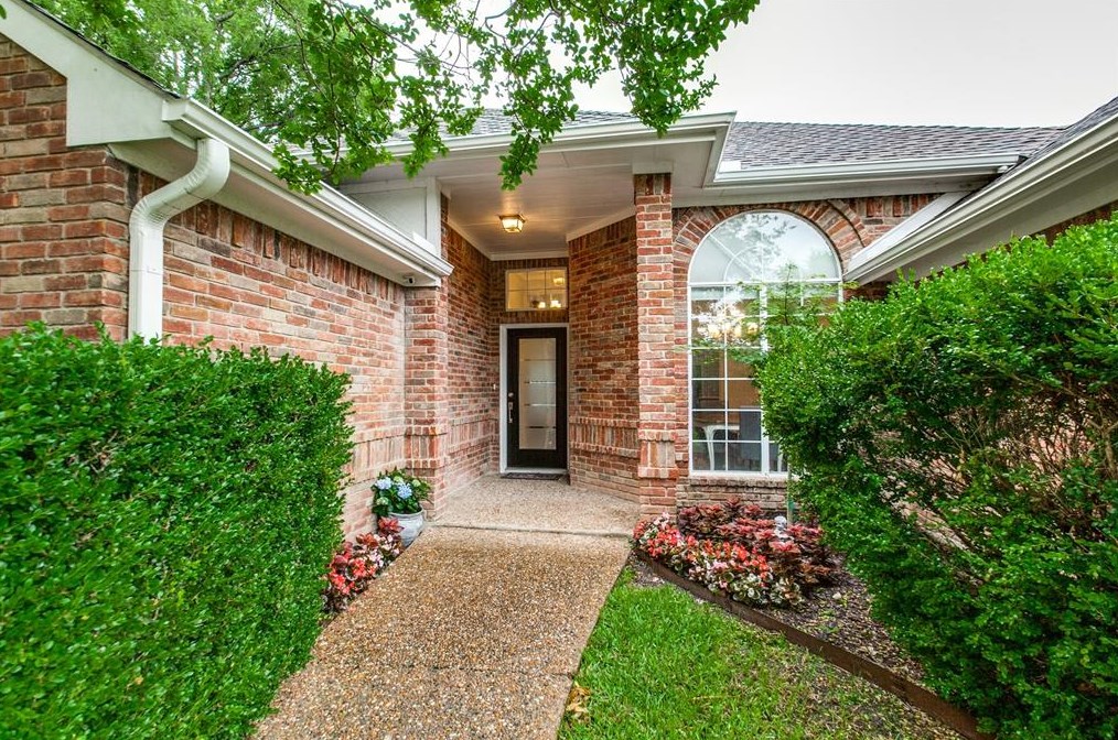 17820 Hillcrest Rd, Dallas, TX 75252-5858