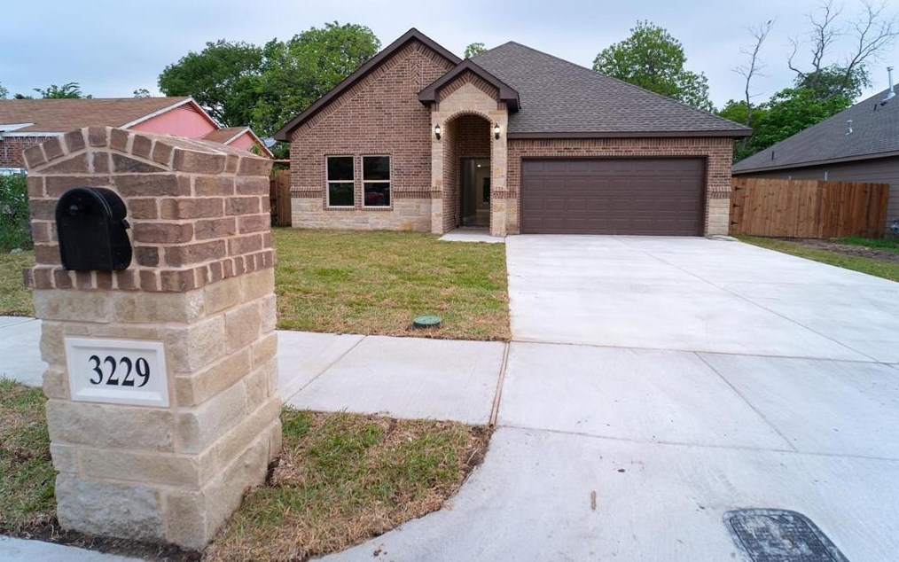 3229 Thannisch Ave, Fort Worth, TX 76105