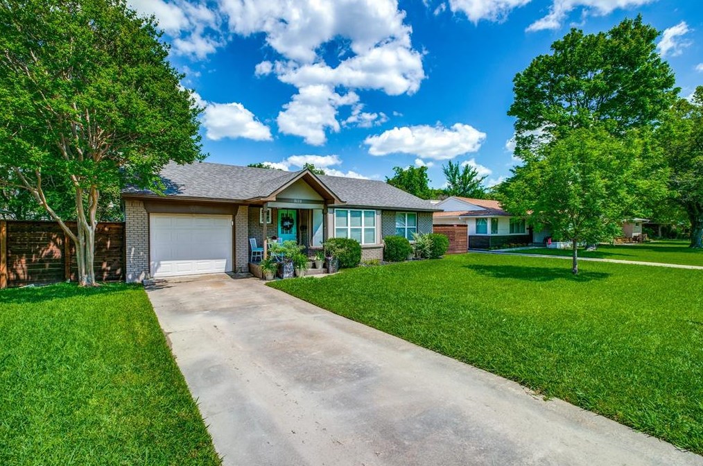 8618 Lockhaven Dr, Dallas, TX 75238-3652