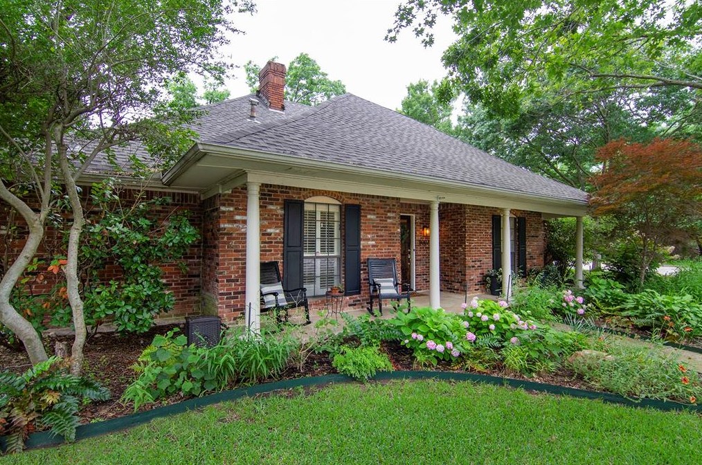 8002 Moss Meadows Dr, Dallas, TX 75231-3908