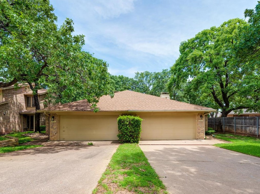 1414 Hampton Rd, Grapevine, TX 76051-6654