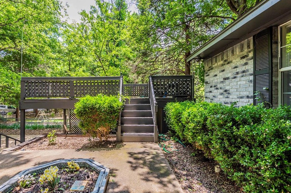 5729 Mona Ln, Dallas TX  75236-1721 exterior