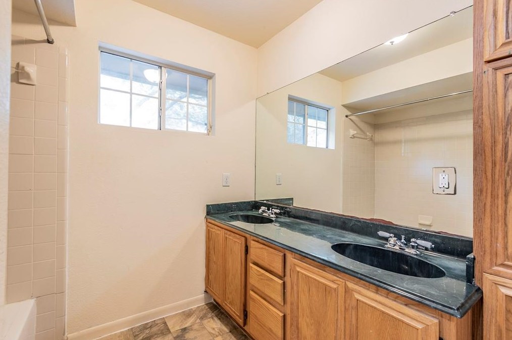 5729 Mona Ln, Dallas TX  75236-1721 exterior