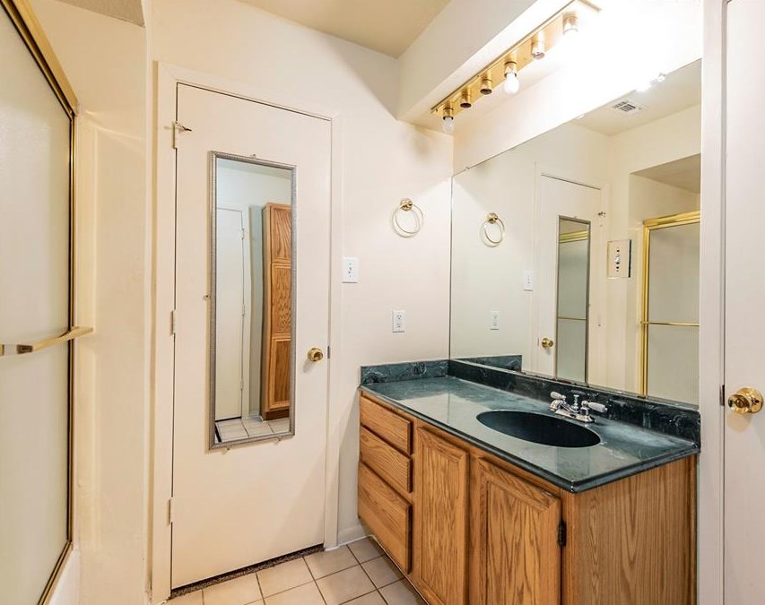 5729 Mona Ln, Dallas TX  75236-1721 exterior