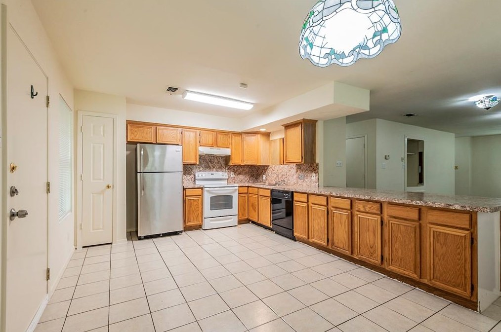 5729 Mona Ln, Dallas TX  75236-1721 exterior