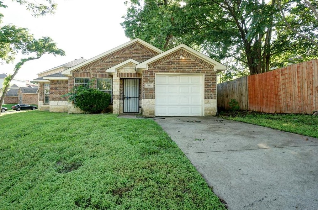 2945 Victorian Forest Dr, Dallas, TX 75227-6714