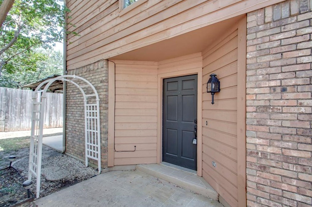 1413 Palmnold Cir E, Fort Worth, TX 76120