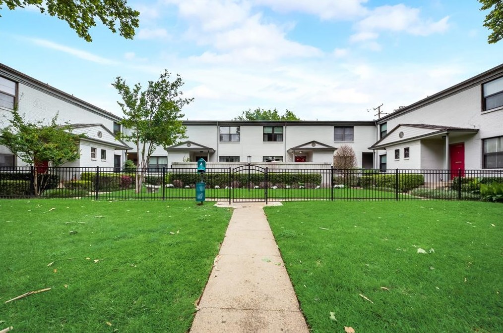 5010 Lahoma St, Dallas TX  75235-8820 exterior