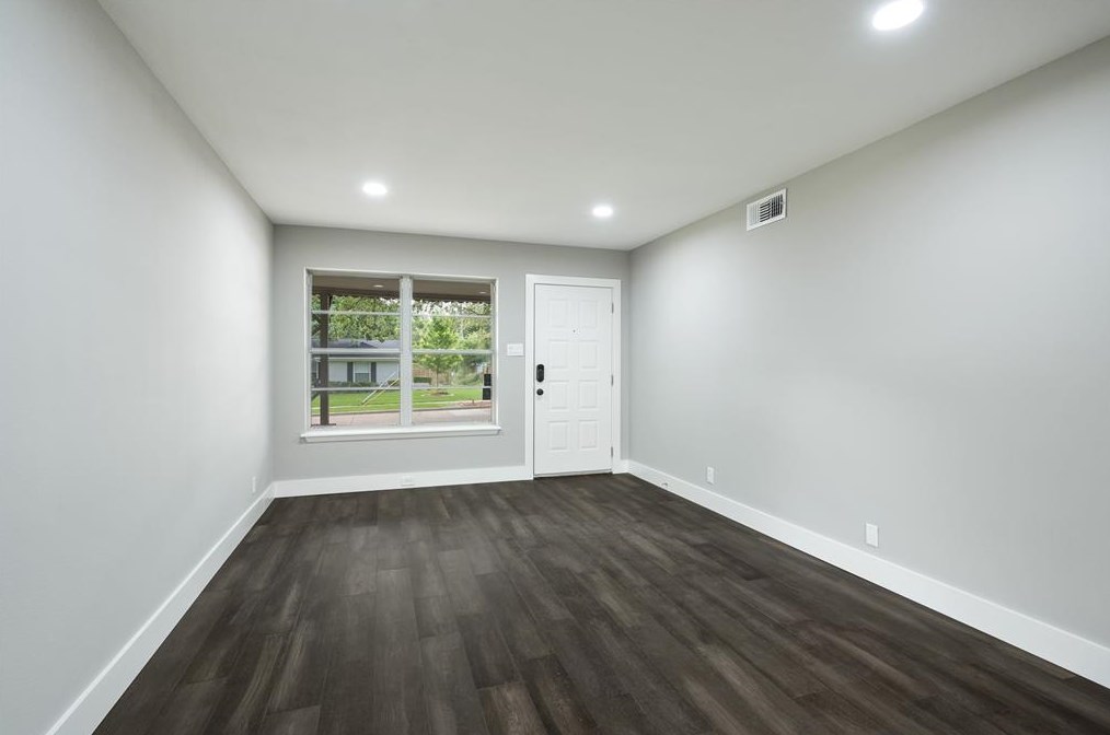 6611 Highgate Ln, Dallas TX  75214-1638 exterior