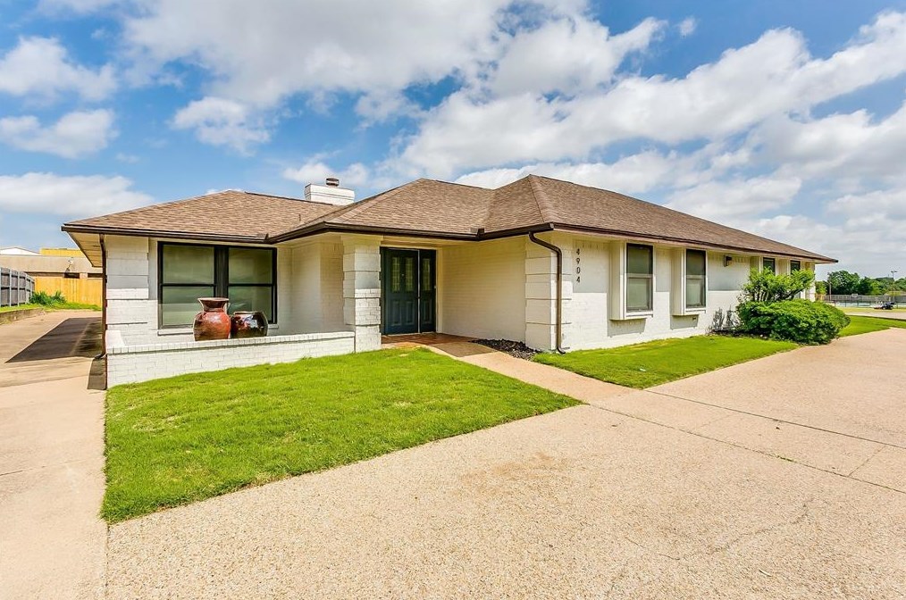 4904 Ledgestone Dr, Fort Worth TX  76132-2015 exterior