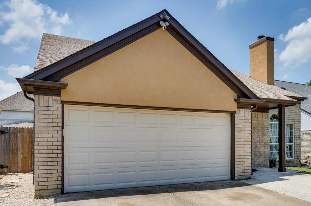 207 Kensington Ct, Grand Prairie, TX 75052-3531