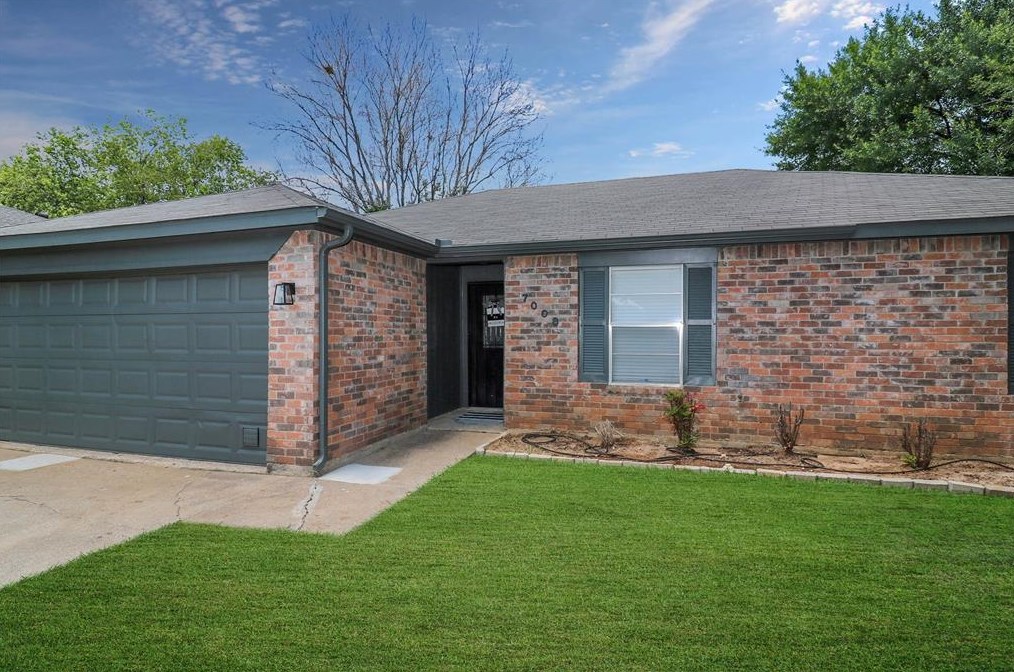 7008 Hanging Cliff Pl, Fort Worth, TX 76182