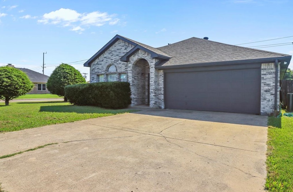 3302 Spring Meadow Ln, Grand Prairie, TX 75052-6493