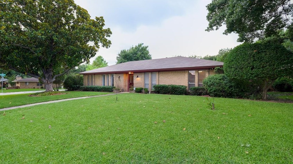 1317 Edgefield Dr, Plano TX  75075-7249 exterior