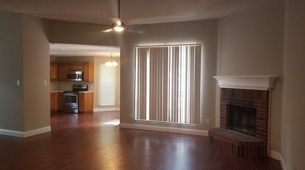 904 Parkhill Dr, Midlothian, TX 76063