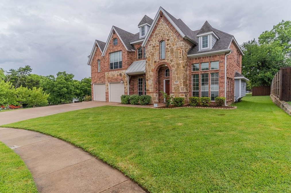 844 Luxor Ct, Grand Prairie, TX 75052-1695