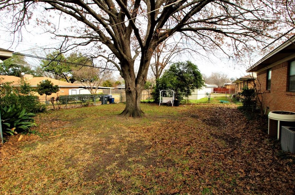 11135 Wyatt St, Dallas TX  75218-2547 exterior