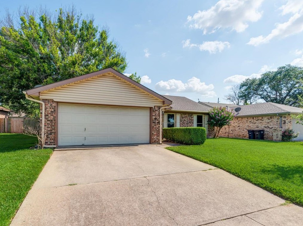 3009 Amber Dr S, Fort Worth, TX 76133