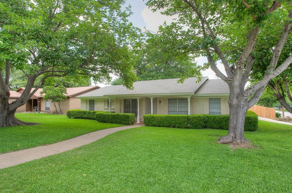 1029 Edgewood Trl, Fort Worth, TX 76126