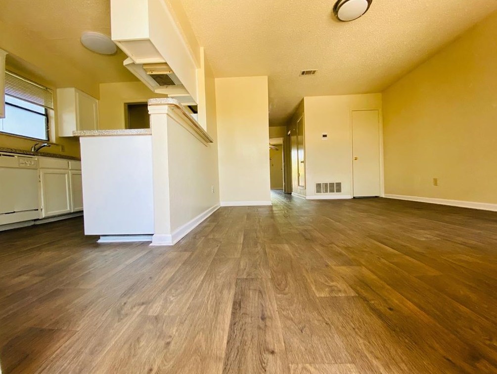 300 Kings Way Dr Apt C, Midlothian, TX