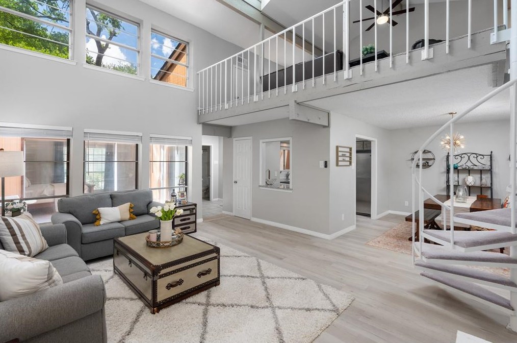9222 Chimney Corner Ln, Dallas, TX 75243