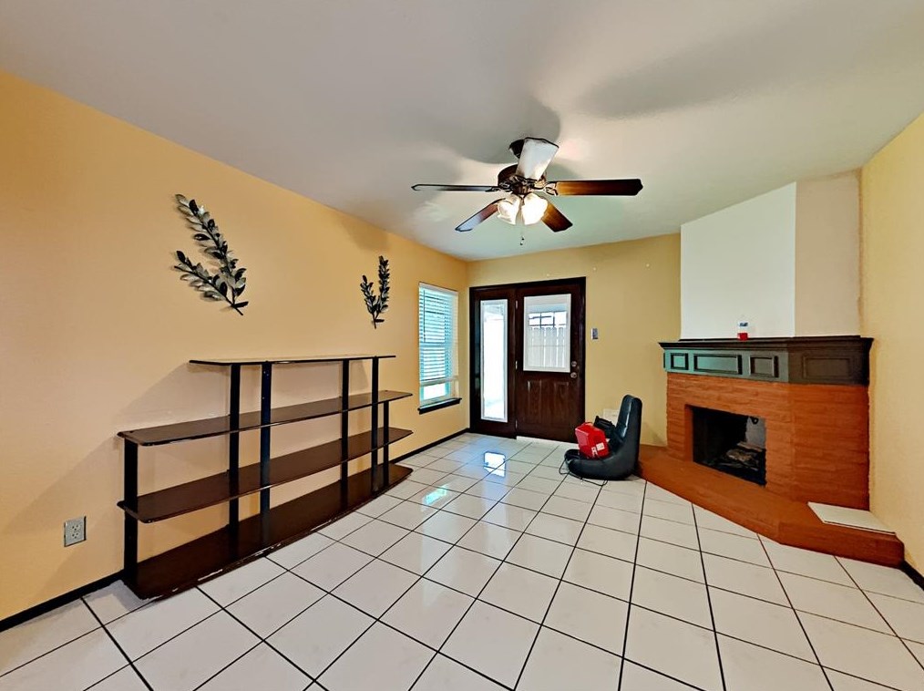 2925 Birchbrook St, Grand Prairie, TX 75052-5436