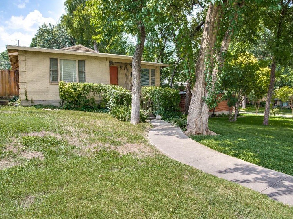 2738 W Jefferson Blvd, Dallas, TX 75211