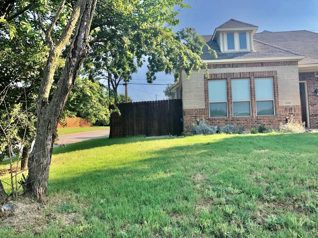 1332 California Pkwy N, Fort Worth, TX 76115