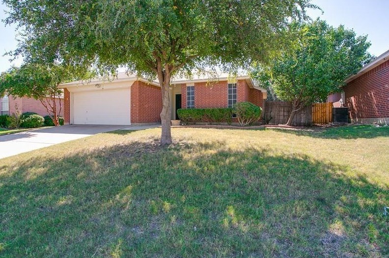 409 Candlestick Trl, Fort Worth, TX 76179