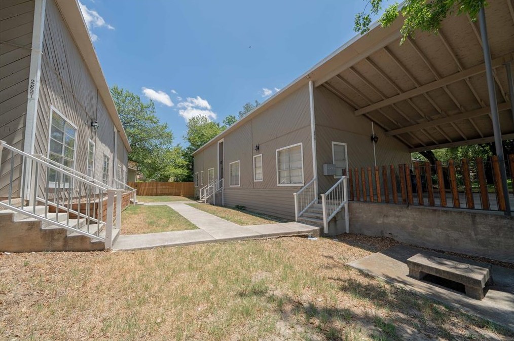 2825 Forest Park Blvd, Fort Worth TX  76110-2865 exterior