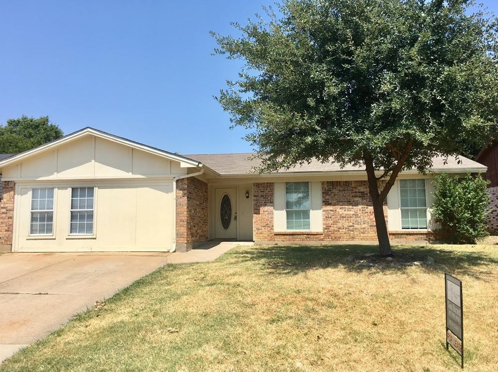 6413 Starnes Rd, Fort Worth, TX 76148