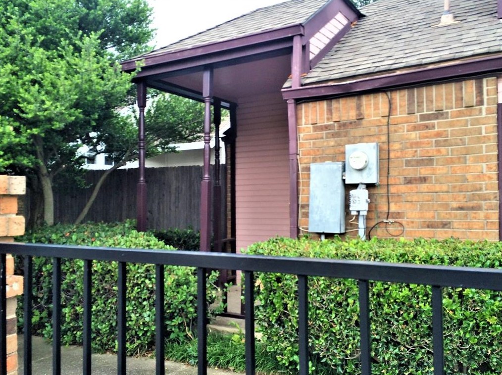 3147 Royal Gable Dr, Dallas TX  75229-3796 exterior