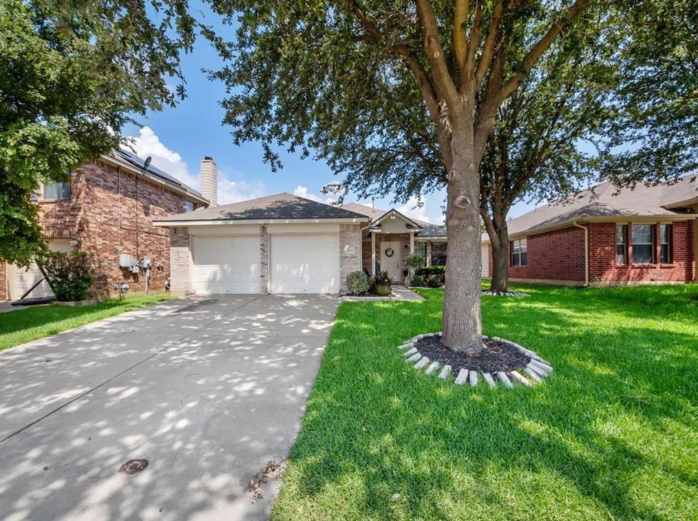 2844 Grandview Dr, Grand Prairie, TX 75052-8519