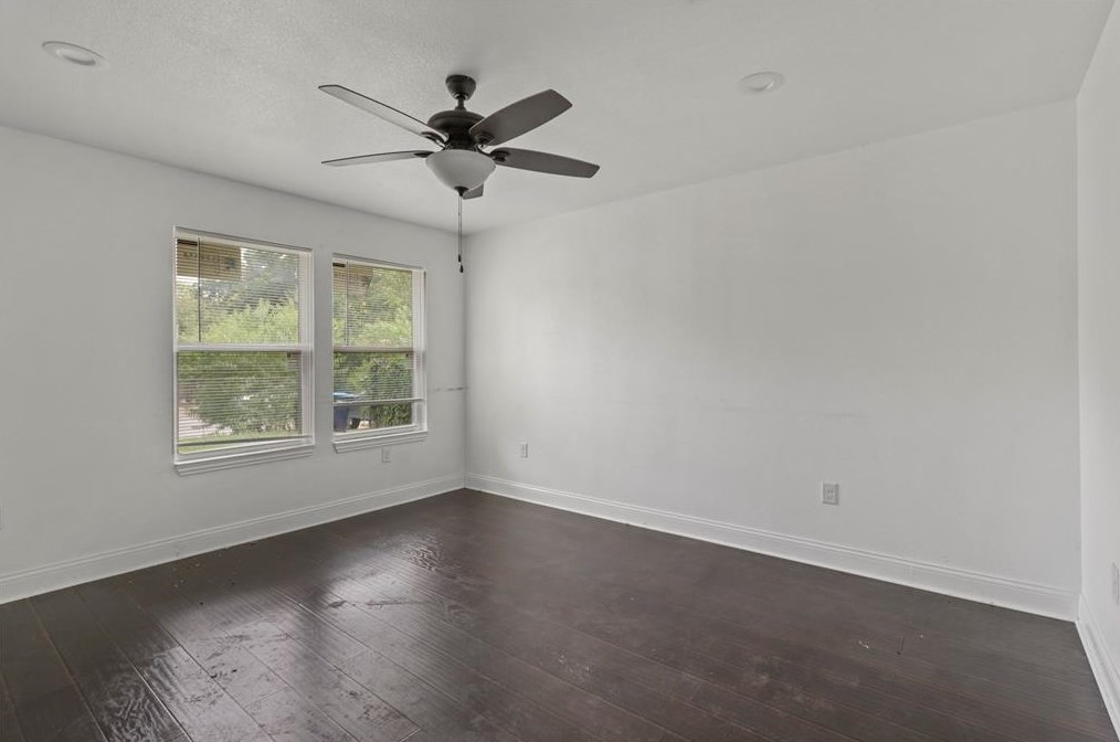 932 E Davis Ave, Fort Worth, TX 76104