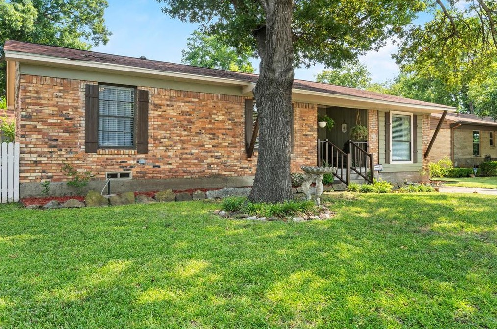 2636 Oates Dr, Dallas, TX 75228-3921