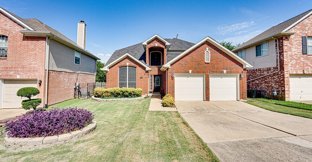 3925 Silver Meadow Ln, Grand Prairie, TX 75052-7133