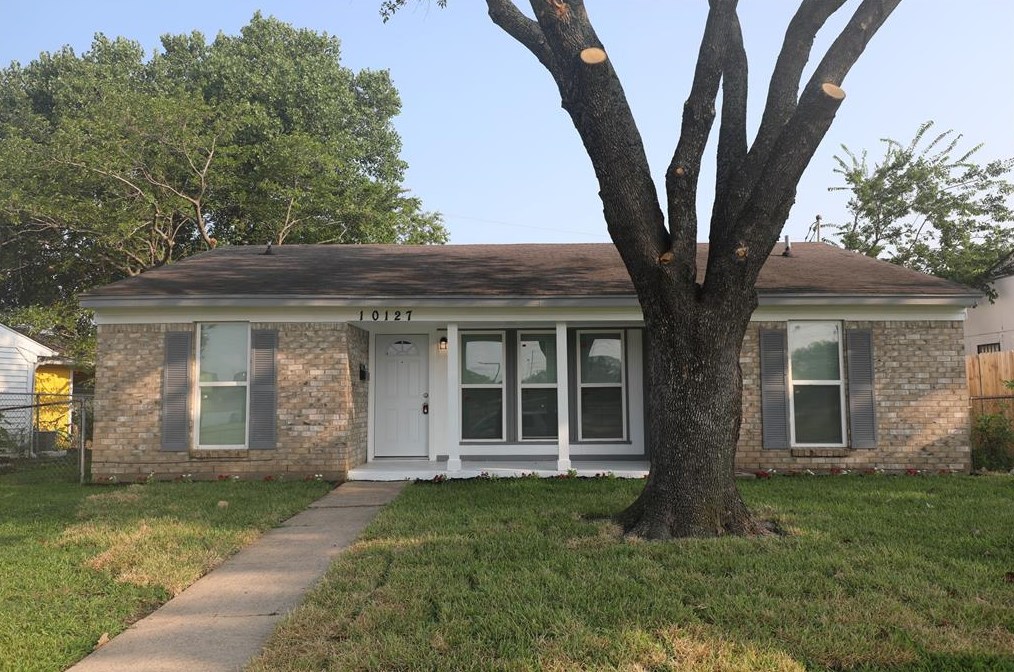 10127 Oak Gate Ln, Dallas, TX 75217