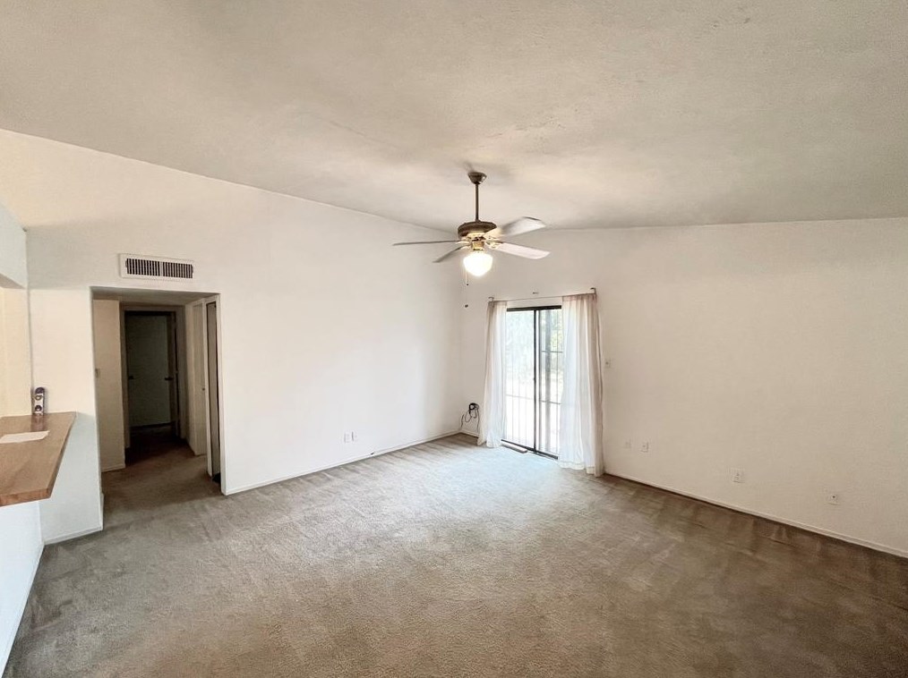 9551 Kerrville St, Dallas, TX 75227