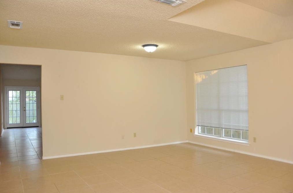 4648 Feathercrest Dr, Fort Worth, TX 76137-1542